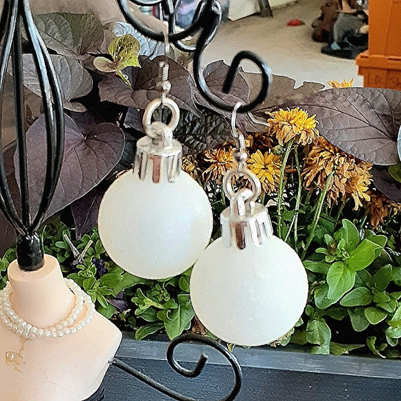 GROOVY GLAM Handmade Snowball White Frosted Mini Ornament Earrings - Picture 2 of 3